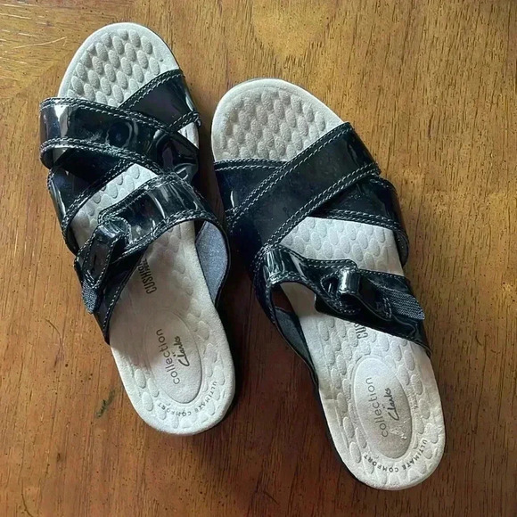 NWOT or box SZ 9 Clarks Black Patent Leather Slip Ons - Picture 1 of 5